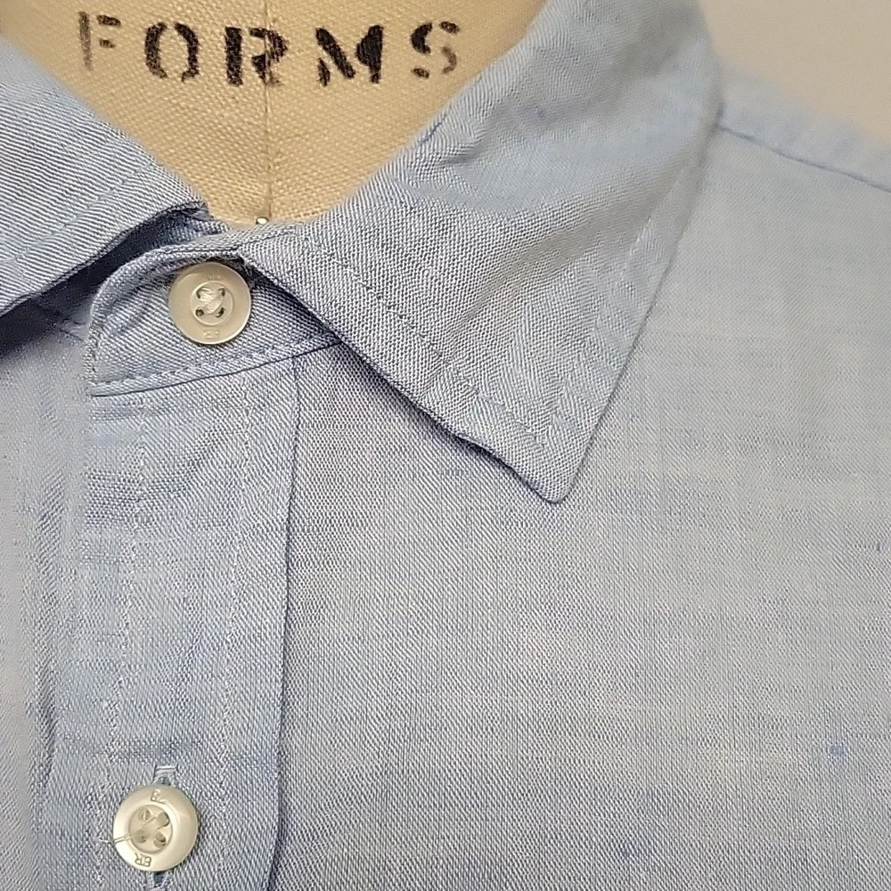 Banana Republic Light Blue Linen Untucked Slim Fit Casual Button Down Shirt, Med